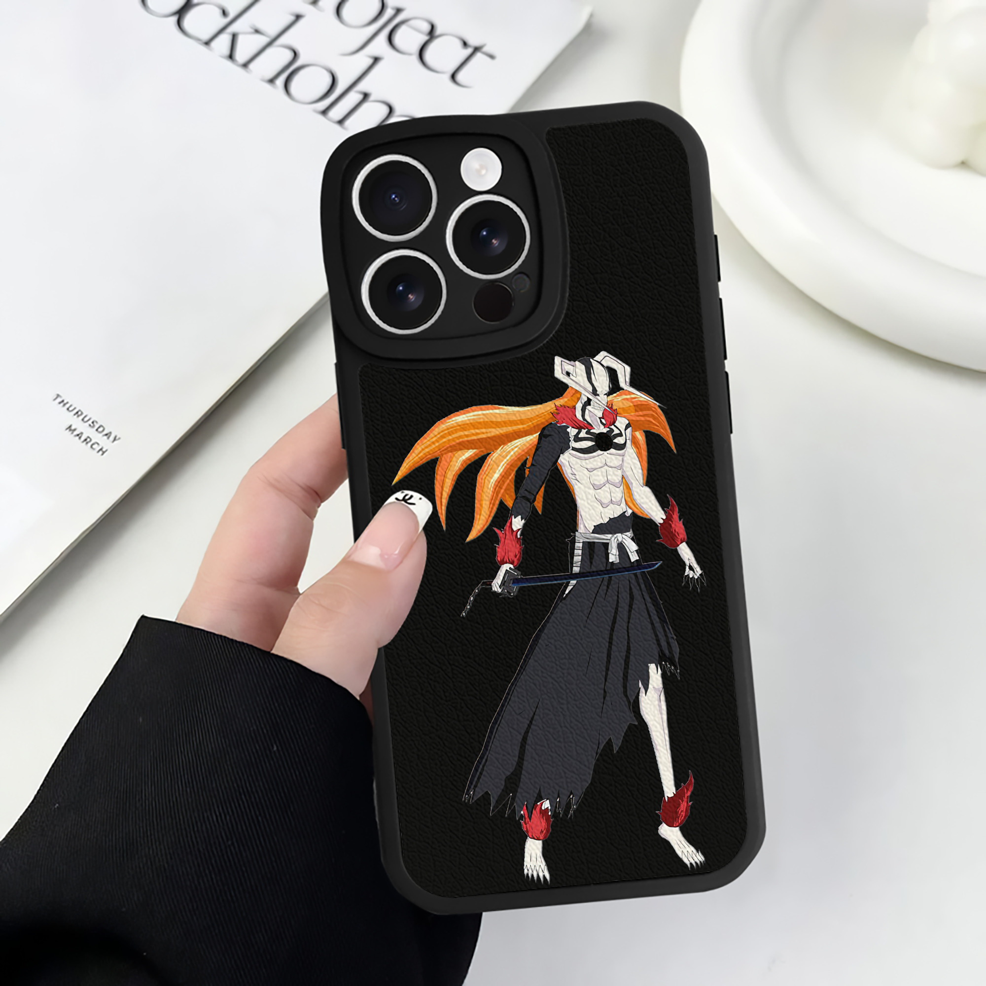ブリーチ 黒崎一護（くろさき いちご）BLEACH Kurosaki Ichigo 【iPhone 16シリーズ対応】シリコンスマホケース（レザー調） 材質：シリコン